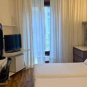 2* Hotel Les Arcades